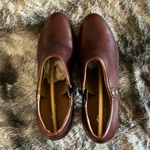 New with tags Clarks Lida Palmer Booties Burgundy 39EU 8-8.5 US